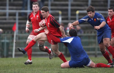 24.02.08 .. Wales U18 XV v France U18 Academy, Ebbw Vale -  Wales' James Loxton tries to break through 