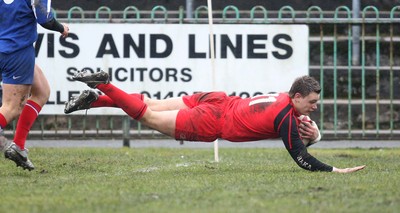 24.02.08 .. Wales U18 XV v France U18 Academy, Ebbw Vale -  Wales' Ieuan Coombes dives in to score try 