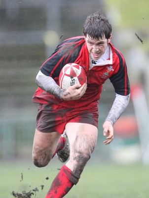 24.02.08 .. Wales U18 XV v France U18 Academy, Ebbw Vale -  Wales' Gareth Davies looks to break away 