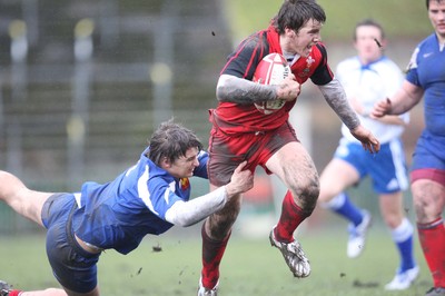 24.02.08 .. Wales U18 XV v France U18 Academy, Ebbw Vale -  Wales' Gareth Davies looks to break away 