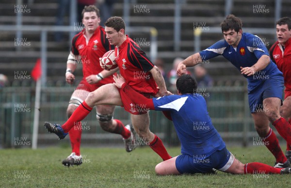 24.02.08 .. Wales U18 XV v France U18 Academy, Ebbw Vale -  Wales' James Loxton tries to break through 