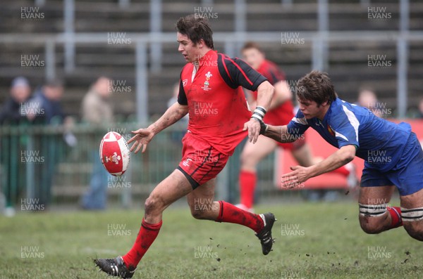 24.02.08 .. Wales U18 XV v France U18 Academy, Ebbw Vale -  Wales' Rhys Downes 