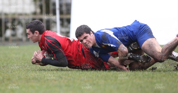 24.02.08 .. Wales U18 XV v France U18 Academy, Ebbw Vale -  Wales' Kristian Phillips beats Lucas Dupont to score try 
