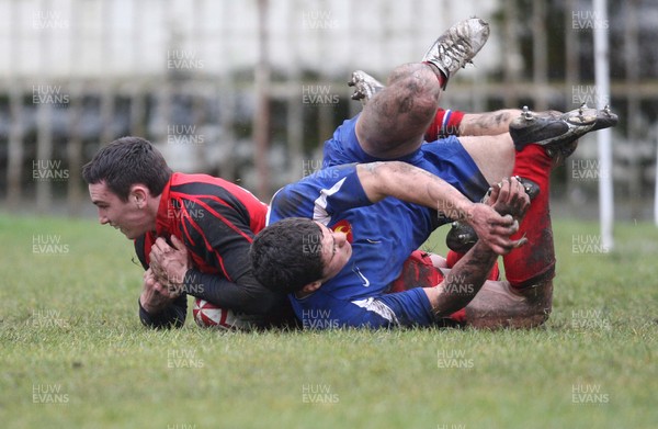 24.02.08 .. Wales U18 XV v France U18 Academy, Ebbw Vale -  Wales' Kristian Phillips beats Lucas Dupont to score try 