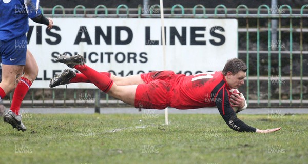 24.02.08 .. Wales U18 XV v France U18 Academy, Ebbw Vale -  Wales' Ieuan Coombes dives in to score try 