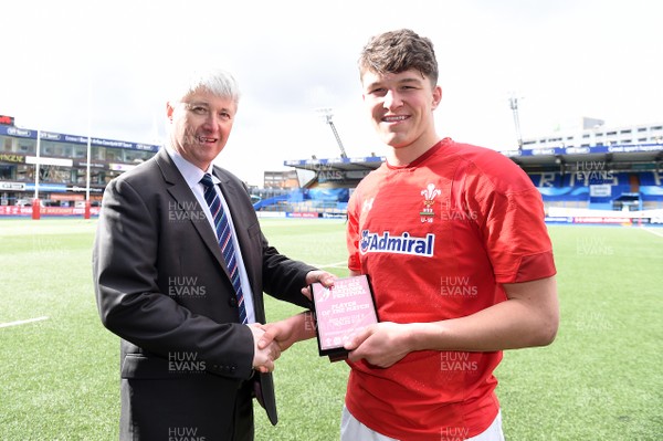 040418 - Wales U18 v Ireland U18 - Under 18 Six Nations Festival - Teddy Williams of Wales receives his award