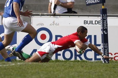 10.04.10 Wales U18 v Italy U18 - Under 18s 5 Nations Festival -  Wales' Eli Walker dives over to score his first try. 