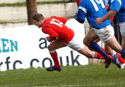 11.03.07 - Under 18 Six Nations Wales u18 v Italy u18 Wales' Jason Tovey claims a try 
