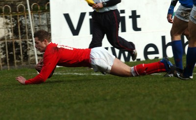 11.03.07 - Under 18 Six Nations Wales u18 v Italy u18 Wales' Jason Tovey claims a try 