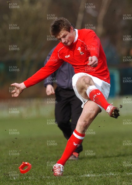 11.03.07 - Under 18 Six Nations Wales u18 v Italy u18 Wales Daniel Biggar kicks for goal 