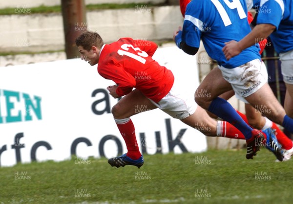 11.03.07 - Under 18 Six Nations Wales u18 v Italy u18 Wales' Jason Tovey claims a try 