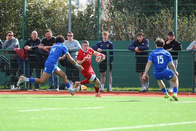 140326 - Wales U18 v Italy U18 - Dylan Quin of Wales is tackled by Nelson Oyekan Misantoni (14) and Edoardo Vallerini of Italy