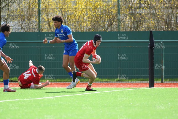 140326 - Wales U18 v Italy U18 - Sam Morgan of Wales crosses to score a try