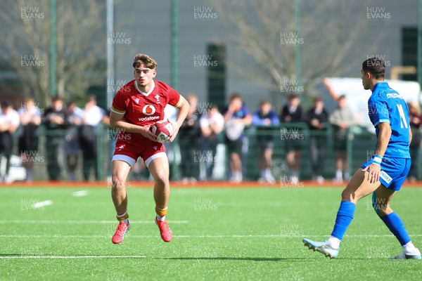140326 - Wales U18 v Italy U18 - Harvey Bryant of Wales takes on Diego Ferrazzi of Italy