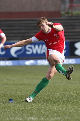 22.03.09 Wales vs. Italy. Under 18's 6 Nations. Tom Prydie opens his & Wales' account with a penalty. 