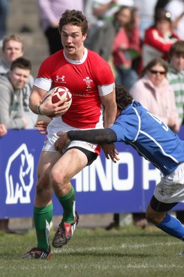 22.03.09 Wales vs. Italy. Under 18's 6 Nations. George North is caught by Guglieimo Palazzani. 