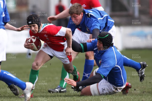 22.03.09 Wales vs. Italy. Under 18's 6 Nations. Matthew Morgan gets caught by Andrea Lupetti(L) & Gianmarco Duca. 
