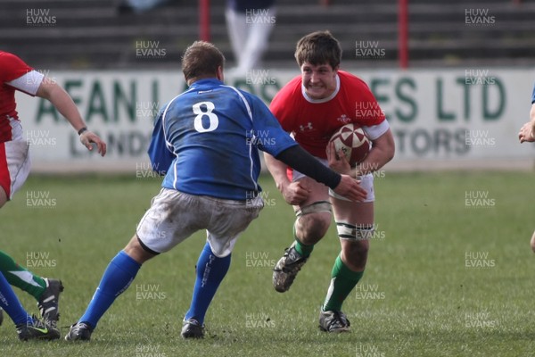 22.03.09 Wales vs. Italy. Under 18's 6 Nations. Edward Siggery takes on Andrea Lupetti.  