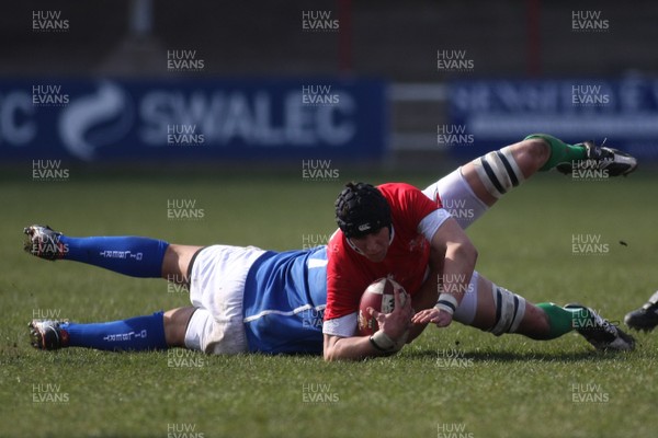 22.03.09 Wales vs. Italy. Under 18's 6 Nations. Ben THomas is upended by Marco Bercich. 