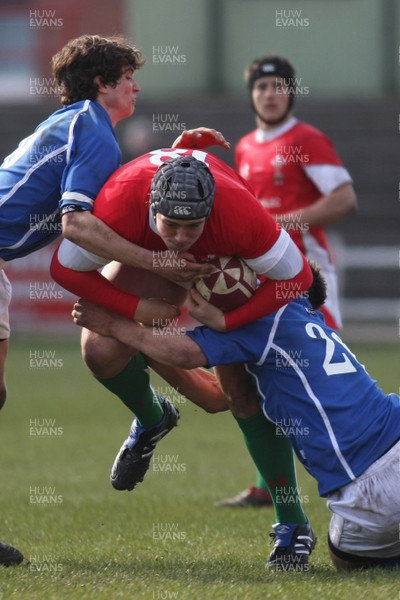 22.03.09 Wales vs. Italy. Under 18's 6 Nations. Will Taylor drives through Alberto Bonifazi(L) & Vittorio Callordi Di Vignale. 