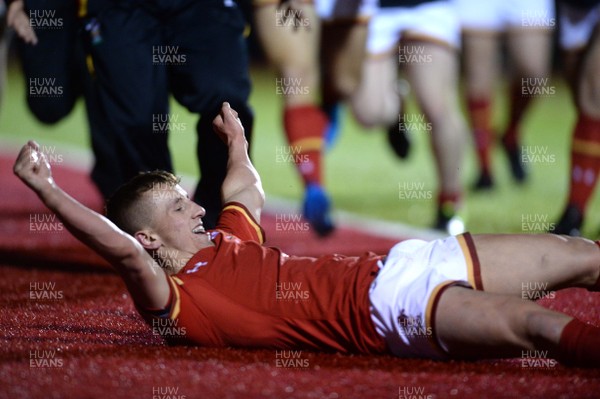 290316 - Wales Under 18 v Italy Under 18 -Ben Jones of Wales celebrates his try