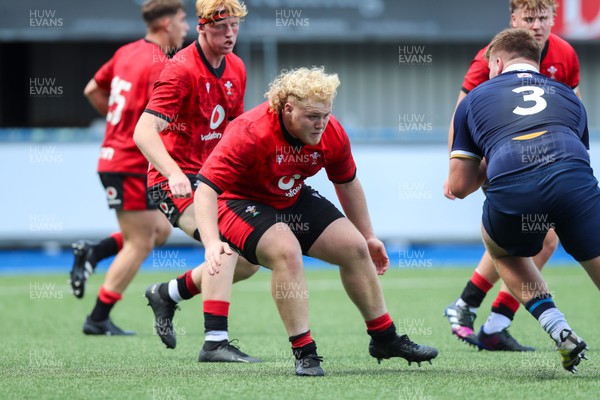 110823 - Wales v Scotland - U18 Festival of Rugby - Eli Cowan looks to make a tackle