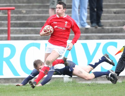 16.03.08 ..  Wales U18 v Scotland U18, Aberavon -  Wales' Kristian Phillips breaks away to score try 