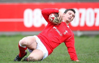 16.03.08 ..  Wales U18 v Scotland U18, Aberavon -  Wales' Kristian Phillips dives in to score try 