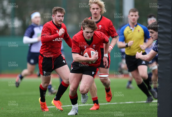 060322 - Wales U18 v Scotland U18, Match 1 - Macs Page of Wales races in to score try