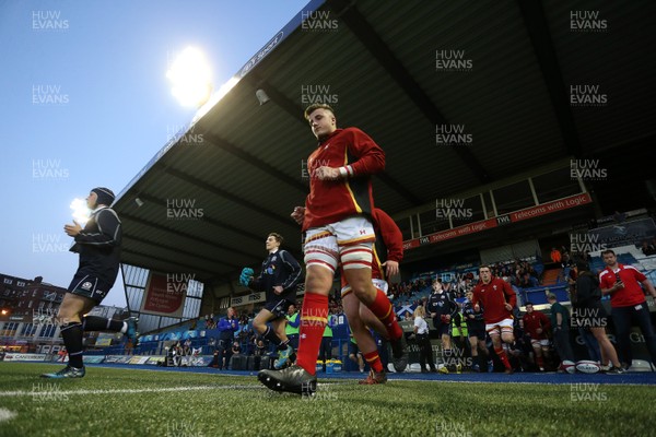 080417 - Wales U18s v Scotland U18s - Under 18 International Series - Wales run onto the pitch