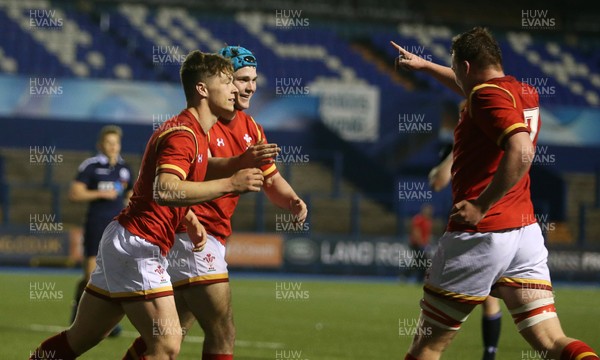 080417 - Wales U18s v Scotland U18s - Under 18 International Series - Tom Hoppe celebrates scoring a try with Aron Hemmings and Tommy Reffell of Wales