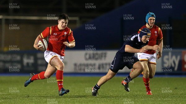 080417 - Wales U18s v Scotland U18s - Under 18 International Series - Callum Carson of Wales makes a break