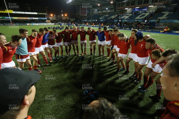 080417 - Wales U18s v Scotland U18s - Under 18 International Series - Wales team huddle at full time