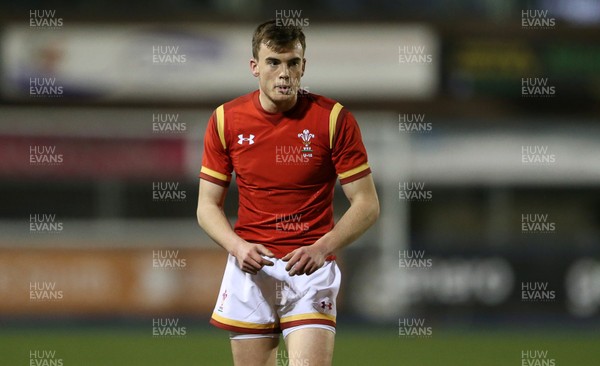 080417 - Wales U18s v Scotland U18s - Under 18 International Series - Cai Evans of Wales