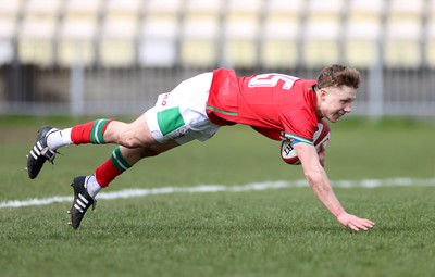 190323 - Wales U18s v Scotland U18s - Friendly - Thomas Bowen of Wales runs in to score a try