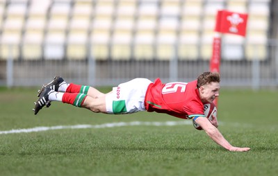 190323 - Wales U18s v Scotland U18s - Friendly - Thomas Bowen of Wales runs in to score a try