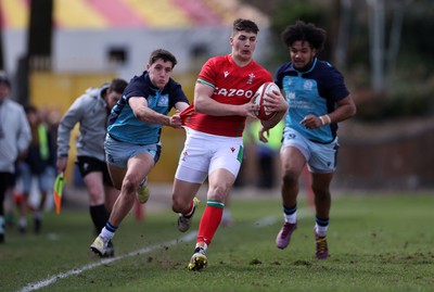 190323 - Wales U18s v Scotland U18s - Friendly - Harry Rees-Weldon of Wales down the wing