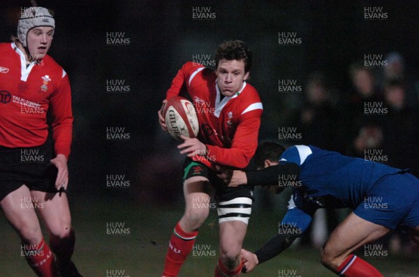 16.03.06  Wales u19 v France U19, Aberavon  Wales James Lewis gets past Huguet  