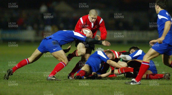 16.03.06...Wales U19 v France U19, Aberavon Wales' Rhys Jones looks for a way through 
