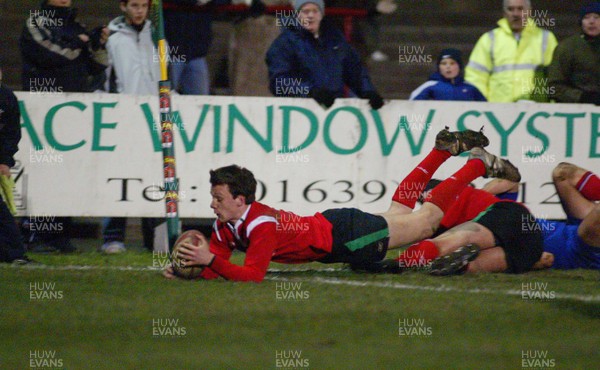 16.03.06...Wales U19 v France U19, Aberavon Wales' Robert Lewis dives over to score try 