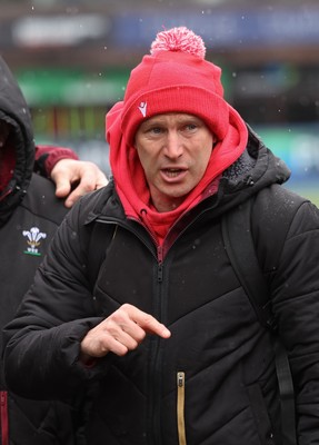 290326 - Wales U19 v Ireland U19 - Head coach Richard Whiffin speaks to the players at the end of the match