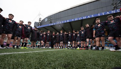 290326 - Wales U19 v Ireland U19 - The Wales U19 team at the end of the match