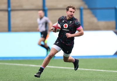 290326 - Wales U19 v Ireland U19 - Rhys Cole of Wales races in to score try