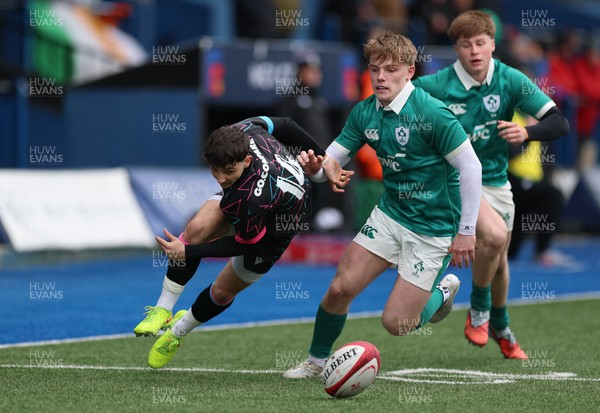 290326 - Wales U19 v Ireland U19 - Noah Morgan of Wales and Andrew Henson of Ireland compete for the ball