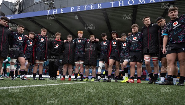 290326 - Wales U19 v Ireland U19 - The Wales U19 team at the end of the match