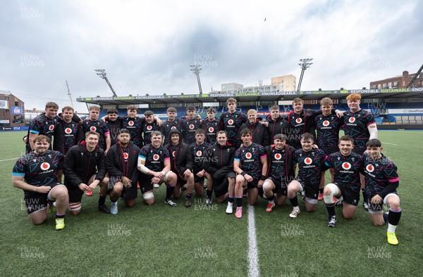 290326 - Wales U19 v Ireland U19 - The Wales U19 team at the end of the match