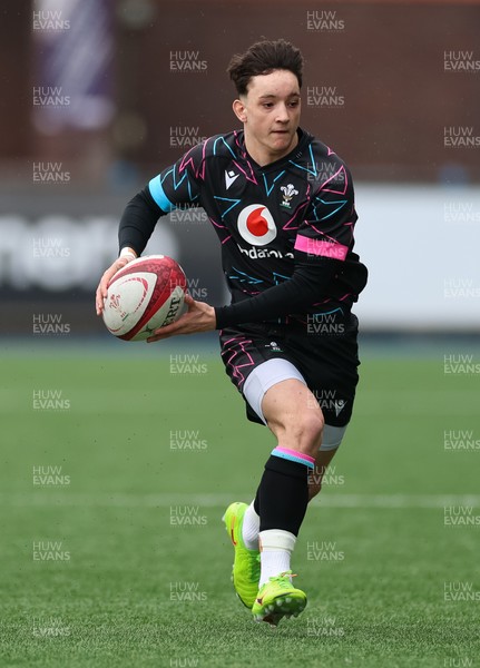 290326 - Wales U19 v Ireland U19 - Noah Morgan of Wales looks to attack