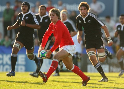 U19 Rugby World Cup, Ravenhill, 5/4/2007 New Zealand vs Wales Try scorer Gareth Owen passes the ball 