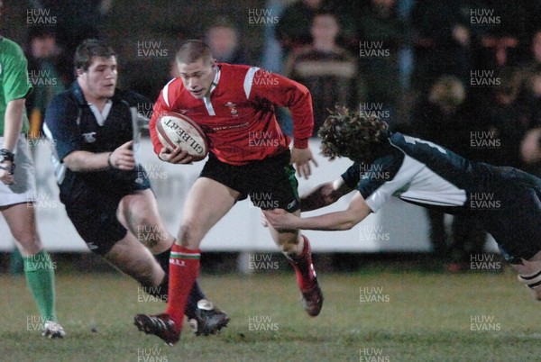 090205 - Wales U19 v Scotland U19,  Aberavon -  Wales' Rhys Jones looks for a way through the Scottish line 