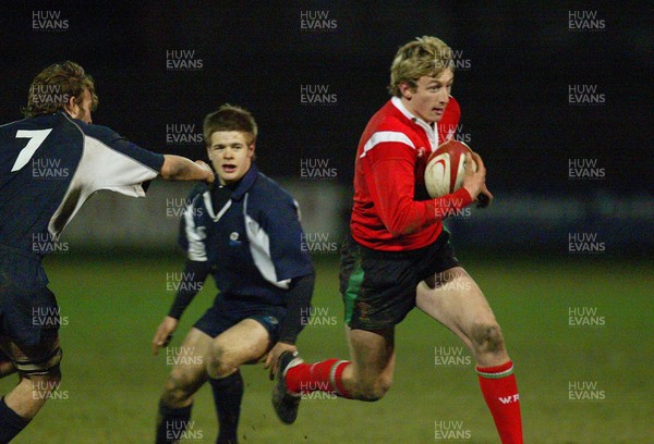 090206Wales v Scotland U19, Aberavon -  Wales' Alec Jenkins runs in to score try 